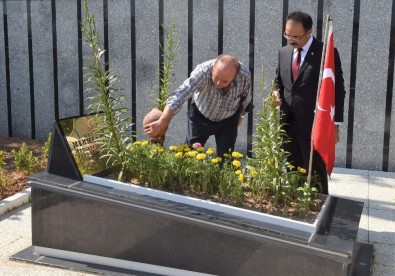 15 Temmuz'da Şehit Olan Erdoğan'ın Yakın Koruması Kabri Başında Anıldı