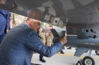 JANDARMA GENEL KOMUTANI - Bakan Soylu, Helikopter Filo Komutanlığı'nda Bulunan İHA'ları İnceledi