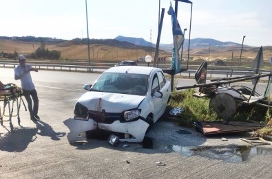 Bayan Sürücü Kaza Yaptı  Açıklaması 2 Yaralı