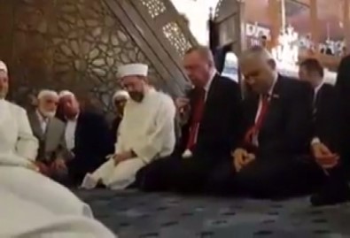 Erdoğan Hacı Bayram Camii'nde Kur'an-I Kerim Okudu
