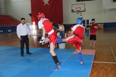 İskenderun'da Genç Kick Boksçular 15 Temmuz Şehitleri İçin Ringe Çıktı