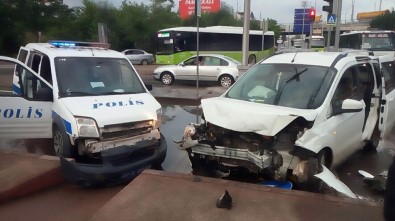 Kocaeli'de 3 Araç Kavşakta Çarpıştı Açıklaması 3 Yaralı