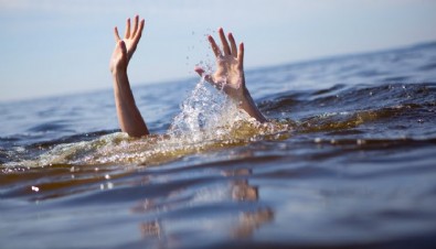 Mersin'de denize giren baba ile kızı boğuldu!