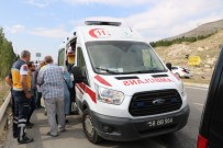 Sivas 'Ta Trafik Kazası Açıklaması2 Yaralı