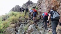 AKOLUK - 15 Temmuz Şehitleri İçin Tekelti Dağı'na Tırmandılar
