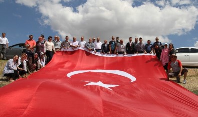 Ankara'da 60 Metrekarelik Dev Türk Bayrağı