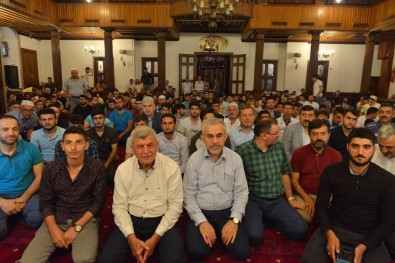 Başkan Karaosmanoğlu, Hafızlarla Sabah Namazında Bir Araya Geldi