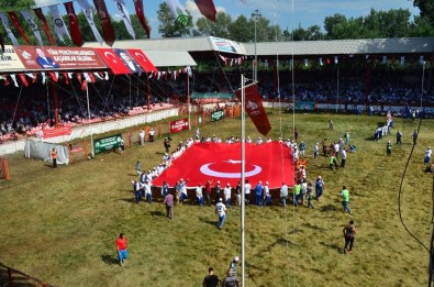 Kırkpınar'da Dev Türk Bayrağı Açıldı