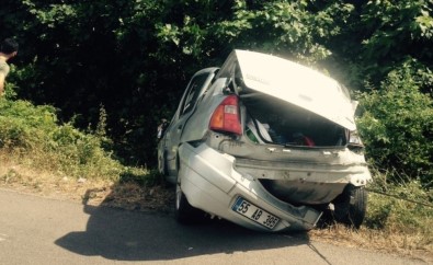 Samsun'da Otomobil Şarampole Yuvarlandı Açıklaması 2 Yaralı