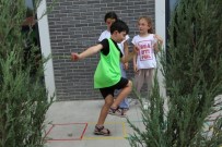 SEKSEK - Serdivan'da Minikler Geleneksel Sokak Oyunlarının Tadını Çıkarıyor
