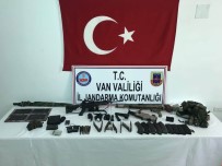 UZMAN JANDARMA - Van'da 1 Terörist Sağ Olarak Yakalandı