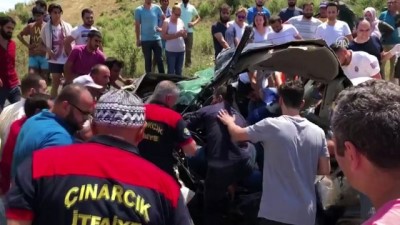 Yalova'da Kamyon İle Otomobil Çarpıştı Açıklaması 2 Ölü, 2 Yaralı