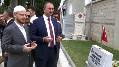 Adalet Bakanı Gül, 15 Temmuz Şehitliği'ni Ziyaret Etti