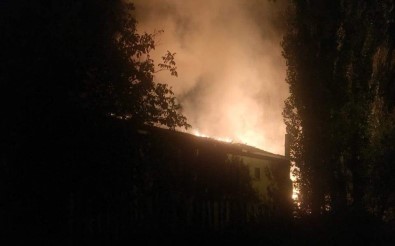 Ankara'da Yangında İki Bina Hasar Gördü