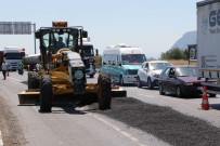 ŞEHİRLERARASI OTOBÜS - Büyükşehirden Yol Bakım Çalışması