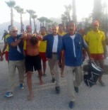 KONYAALTI SAHİLİ - Denize Giren Tatilcinin Çantasını Çalan Şüpheliye Suçüstü