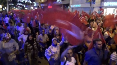 Düzce'de Demokrasi Ve Milli Birlik Günü İçin Vatandaşlar Mehter İle Yürüdü