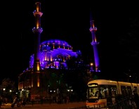 Eskişehir'deki Camilerde 15 Temmuz Dolayısıyla Sela Okutuldu