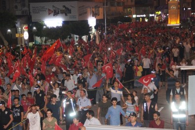 İskenderun'da Milli Birlik Yürüyüşüne Binlerce Vatandaş Katıldı
