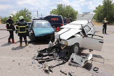 Karabük'te Otomobiller Kafa Kafaya Çarpıştı Açıklaması 1 Ölü, 7 Yaralı
