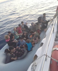 Kuşadası'nda 15'İ Çocuk 34 Kaçak Göçmen Yakalandı