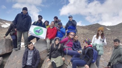 20 Dağcı, 4 Bin 58 Rakımlı Süphan Dağı'na Tırmandı