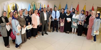 Başkan Çetin, Nezaket Okulu Eğitmenlerine Sertifika Verdi