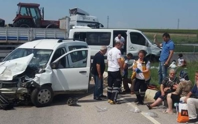 Edirne'de Trafik Kazası Açıklaması 17 Yaralı