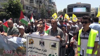 Filistinliler İsrail'in 'Vergi' Yasasını Protesto Etti