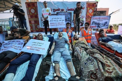 Gazzeli Hastalar İsrail'i Protesto Etti