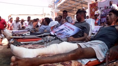 Gazzeli Hastaların Ve Sağlık Çalışanlarının 'Sedyeli' Abluka Eylemi