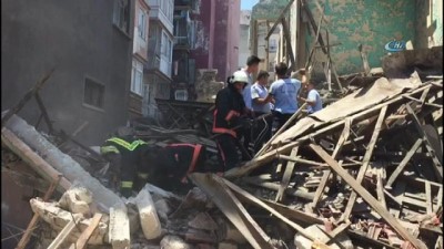 GÜNCELLEME - Mersin'de Kullanılmayan Bir Bina Çöktü