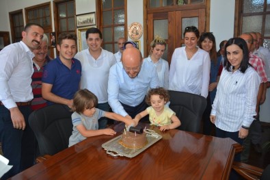 Personelden Başkan Özcan'a Doğum Günü Sürprizi