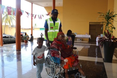 TİKA'dan Komorlar'a Tekerlekli Sandalye Desteği