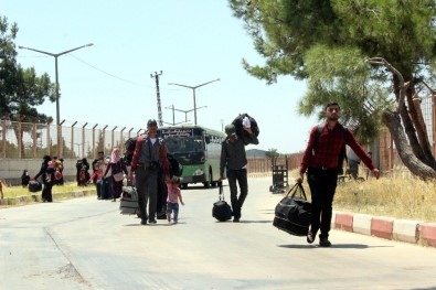 42 Bin Suriyeli Türkiye'ye Döndü