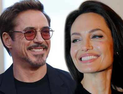 Angelina Jolie ile Robert Downey Jr aşk mı yaşıyor?