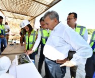 KAMULAŞTIRMA - Başkan Çizmeleri Giydi, İzmir'in En Uzun Tünelini İnceledi