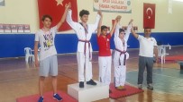 KARABAĞ - Bayraklı'nın Sporcuları Derecelerle Döndü