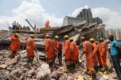Hindistan'da Bina Çöktü Açıklaması 3 Ölü