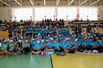 HENTBOL - Kayapınar Belediyesi Başkanlığı Tarafından Bin 350 Öğrenciye Spor Malzemesi Dağıtıldı