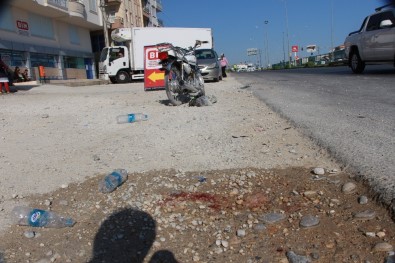 Motosiklet Yayaya Çarptı Açıklaması 1'İ Ağır 3 Yaralı