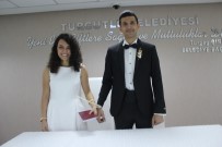 ÖĞRETMEN ADAYI - Polis Memuruna Nikah Masasında Kelepçe