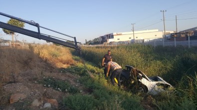 Takla Atan Otomobil Kanala Uçtu Açıklaması 1 Yaralı