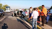 İSABEYLI - Aydın'da Otomobil Çöp Kamyonuna Çarptı Açıklaması 3 Yaralı
