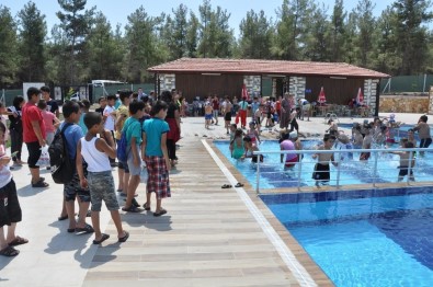 Buldan'da Çocuklar Yüzme Öğreniyor