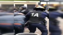 Fransa'da Macron'un Güvenlik Danışmanı Polis Kılığında Eylemci Dövdü