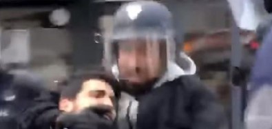 Macron'un Danışmanı Polis Kılığında Eylemci Dövmüş