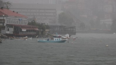 Meteorolojinin Uyarılarının Ardından Zonguldak'ta Kuvvetli Sağanak Etkili Oldu