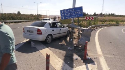 Şanlıurfa'da Otomobil Bariyere Çarptı Açıklaması 7 Yaralı
