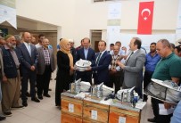 BAYBURT ÜNİVERSİTESİ REKTÖRÜ - TANAP Projesi Kapsamında Arıcılara Kovan Ve Arıcılık Malzemeleri Dağıtıldı